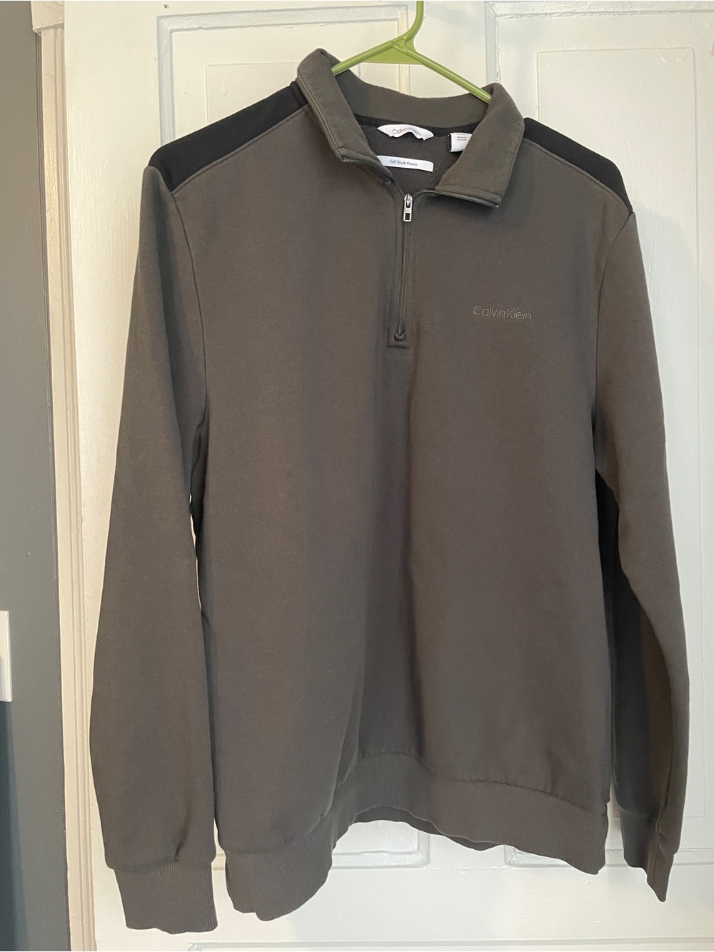Calvin Klein Men's Gray  Quarter-Zip Pullover Sweater size medium